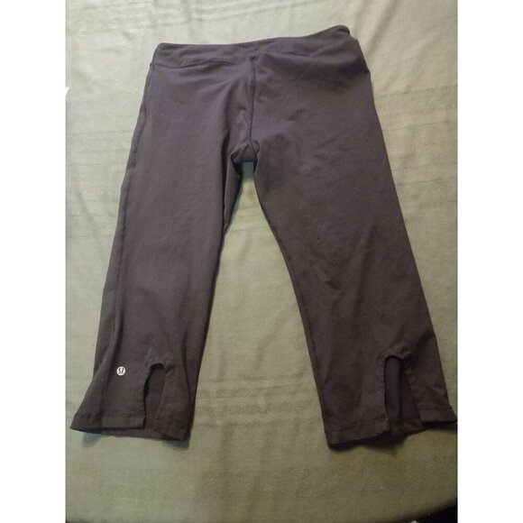 Lululemon Black Yoga capri leggings. Size 4 - Picture 2 of 4